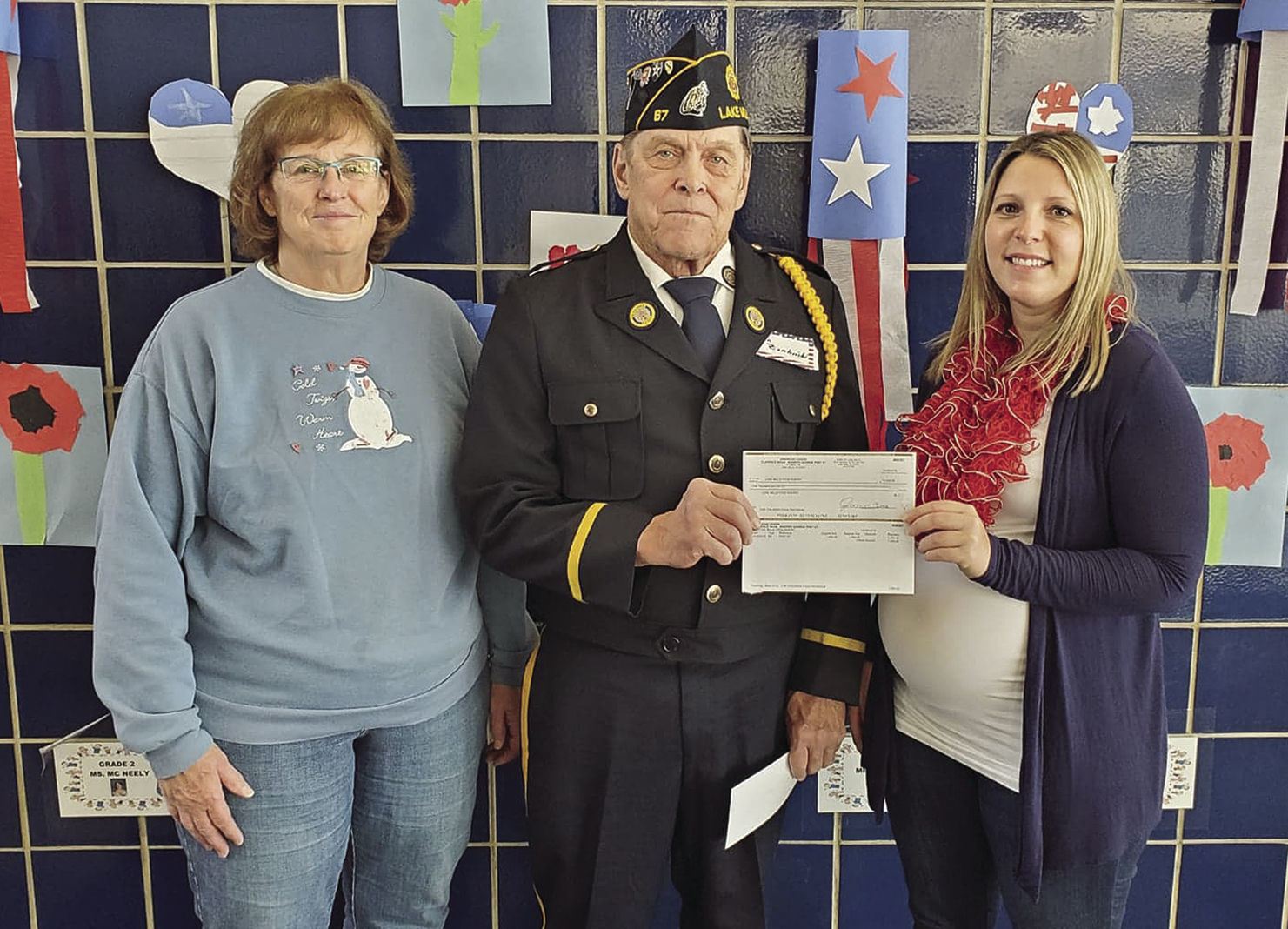Vets donate to school